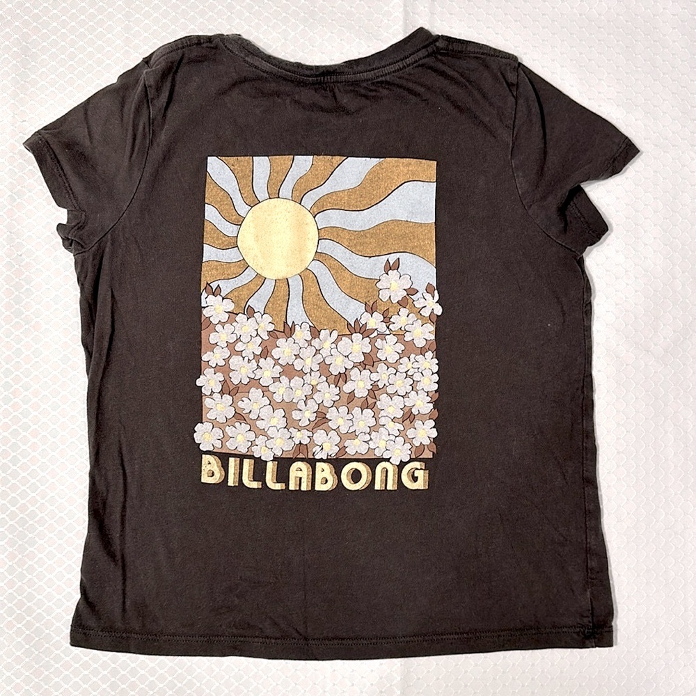 Billabong tshirt youth medium, Girl's cut with a deep brown color